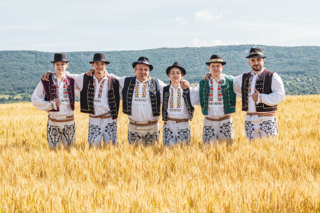 Lipa néptáncegyüttes fiai